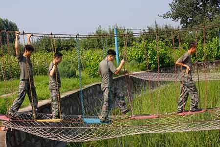 軍事拓展項(xiàng)目飛奪瀘定橋